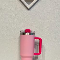 ✨New✨ 40oz Tumbler with handle- Two-tone🩷Pink on Pink🩷