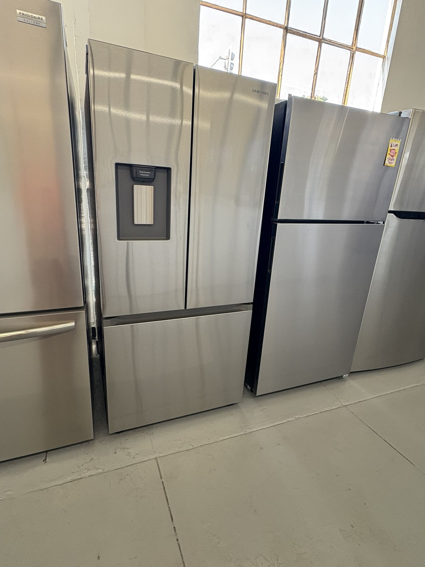 Samsung 30” 22.0 Cu Ft Capacity Refrigerator