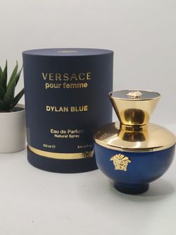 Versace 

Dylan Blue Pour Femme Eau de Parfum

3.4 fl ⭐️