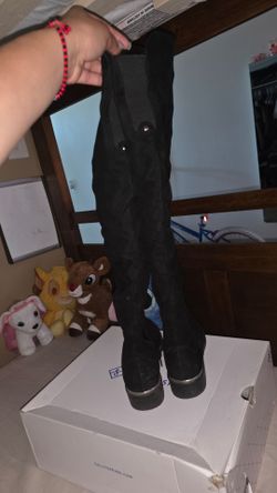 Womens high knee boots