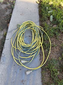 Extension cord 100 feet