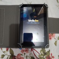 USED AMAZON KINDLE FIRE WITH CASE