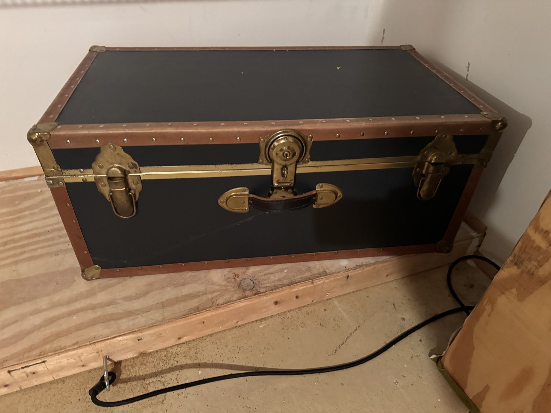 Storage trunk (has Key) Moving Sale