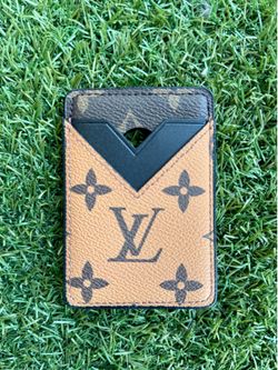 Louis Vuitton Magnetic card holder