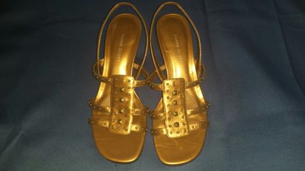 KAREN SCOTT strap heels