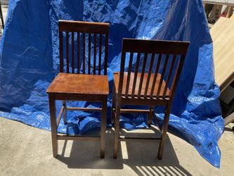 2 Bar Hight Chairs