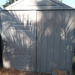 10x8 Rubbermaid resin shed with floor