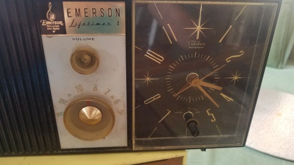 Vintage Emerson lifetimer starburst radio