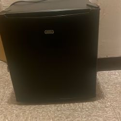 Mini fridge 