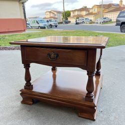Ethan Allen Heirloom Nutmeg Maple Colonial Early American End Table