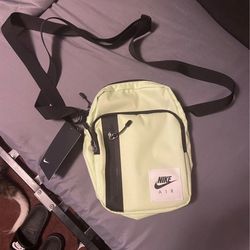 Men’s Nike Tech Bag