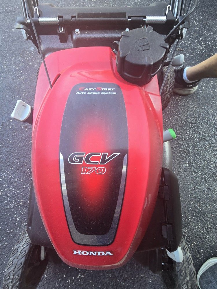 Honda 21in. 3 In 1 Variable Speed Gas Walk Behind Self-propelled Lawn Mower With Auto Choke. Model # HRN216VKA