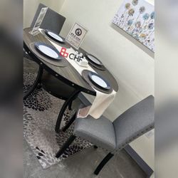 Gray /  Black  / White Standard Height  Round Dining Table Set With 4 Chairs 