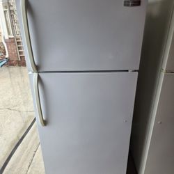 Frigidaire 16.5 Cuft Top Freezer Refrigerator 