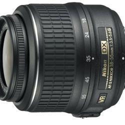 Nikon AF-S DX Nikkor 18-55mm f/3.5-5.6G VR Zoom Lens