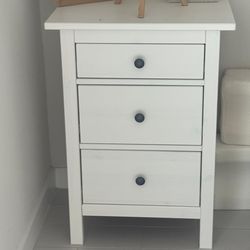 2 Hemnes IKEA 3 drawer night stand