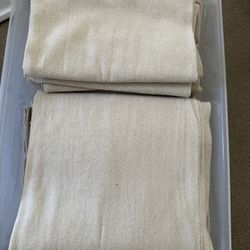 18 Taupe Table Runners And 6 Tablecloths