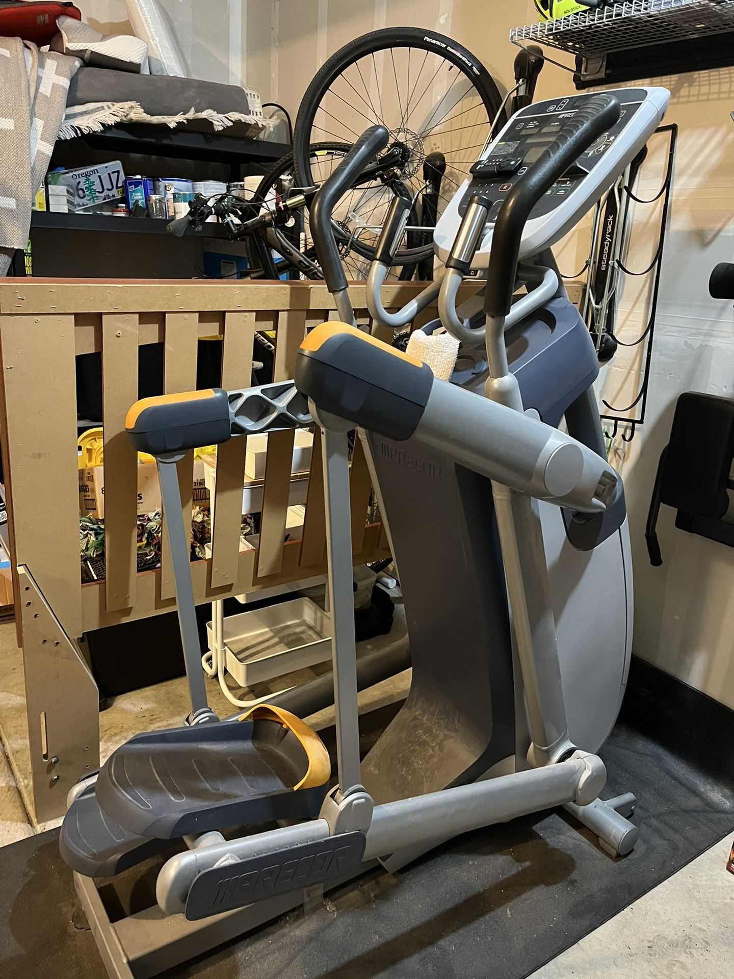 Precor AMT 100i Elliptical Adaptive Motion Trainer