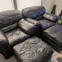 Arm chairs and ottomans- very comfortable