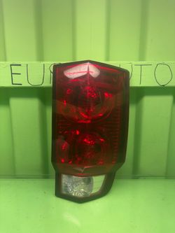 2006 2007 2008 2009 2010 Jeep Commander Left Driver Side Tail Light OEM 55396459AD