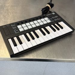 Novation Keyboard ‼️ASK FOR DIANA‼️