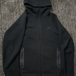 Black Nike tech