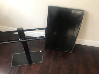 Selling a 32 inch tv with stand