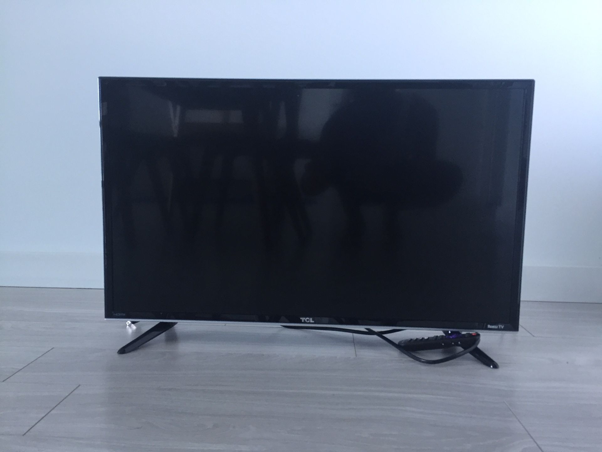 Roku Smart LED TV (TCL brand, 32-inch 720p, 2015 Model)