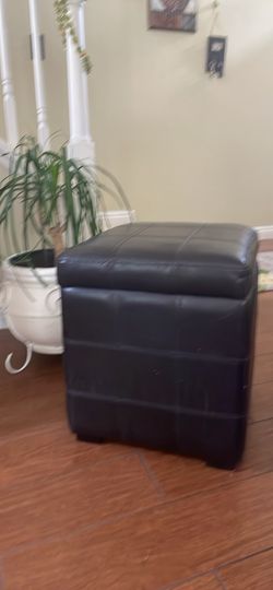 2 Leather folding storage cube Ottomans