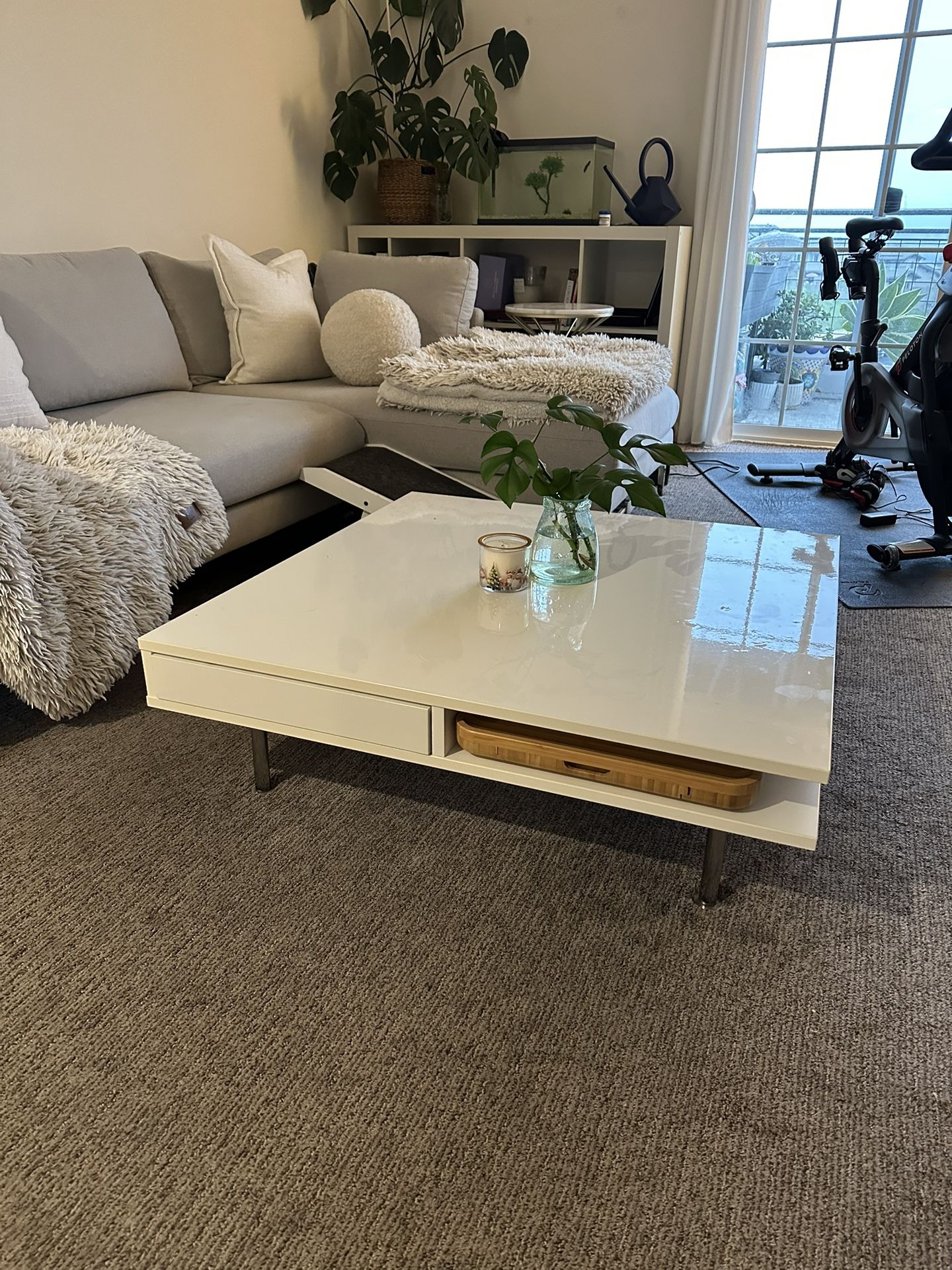 White Coffee table