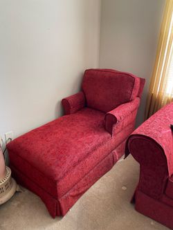 Vintage red chaise lounge