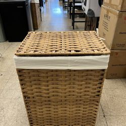 SONGMICS 17.2 Gallon (65 L) Rattan Clothes Laundry Basket with Lid  - Natural