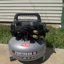 FORTRESS 6 Gallon, 175 PSI High Performance Oil-Free Pancake Jobsite Air Compressor