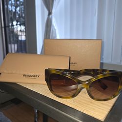 BURBERRY SUNGLASSES 😎😎