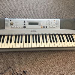 Yamaha E303 Electric Keyboard