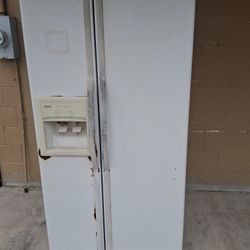 Refrigerator 