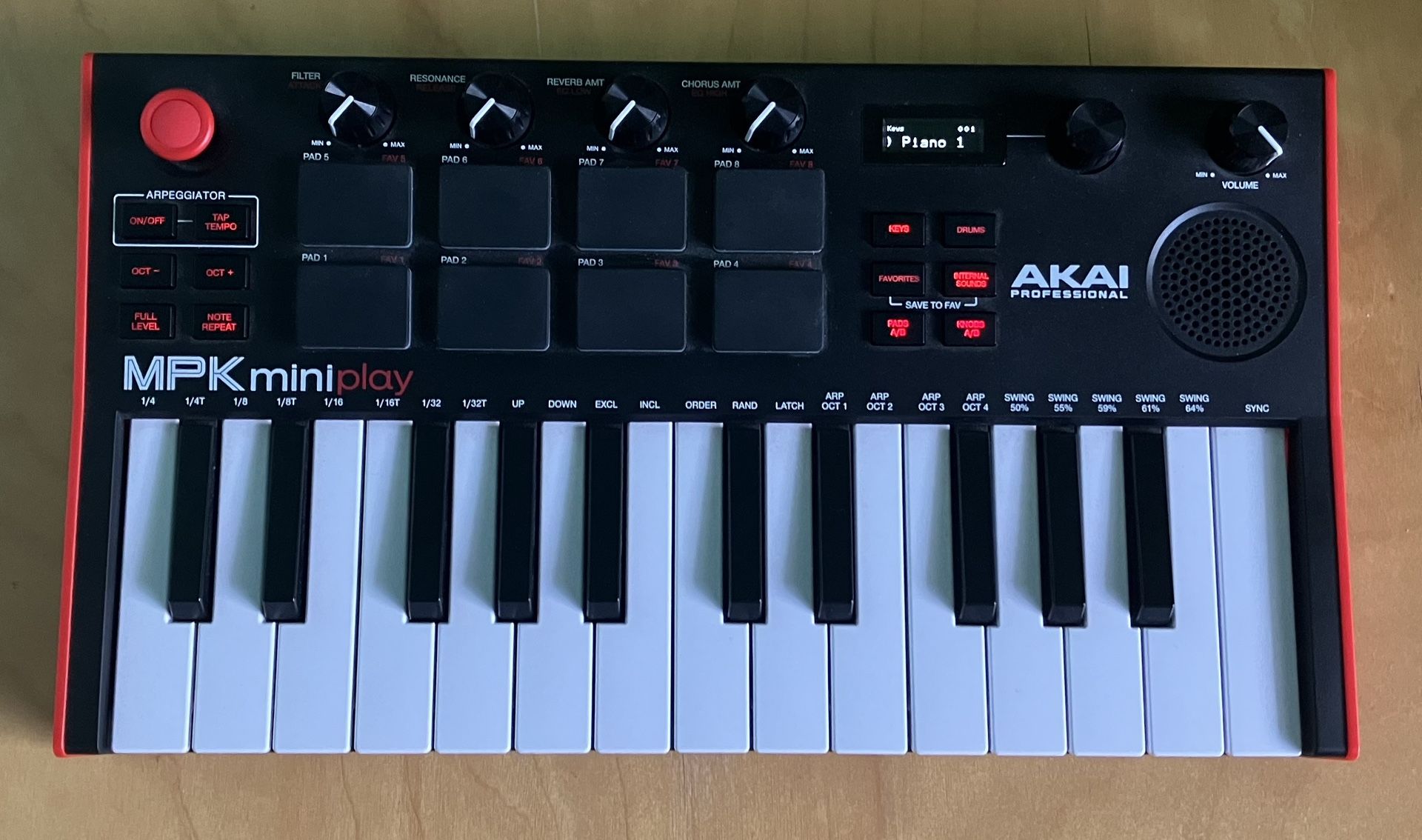 AKAI Professional MPK Mini Play – New Condition