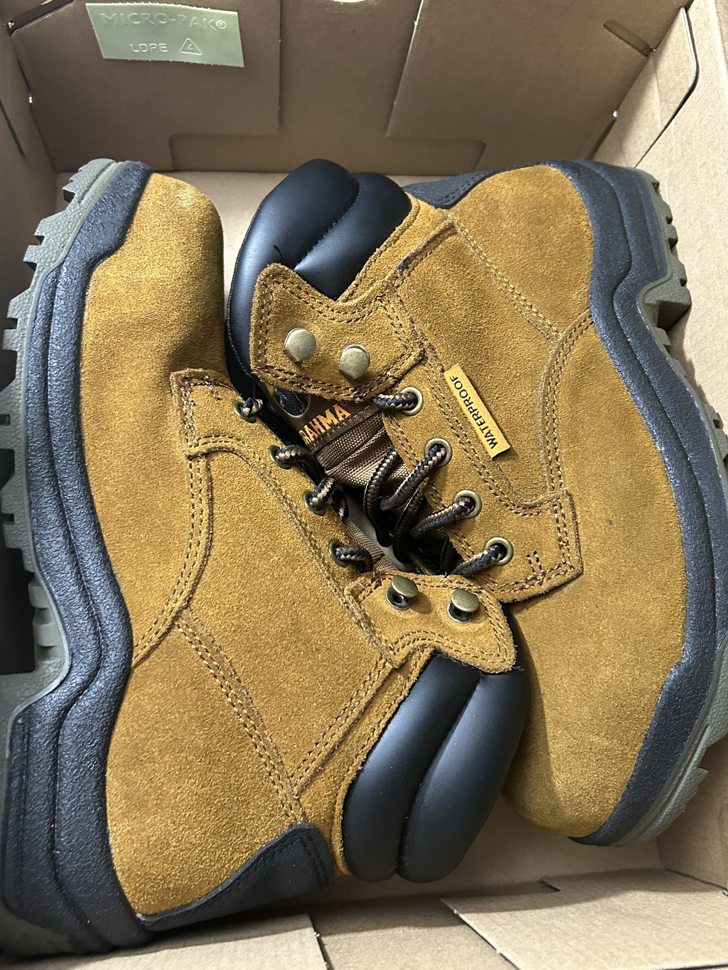 Selling Women’s 6 1/2 Steel Toe Work Boots; Brand: Brahma