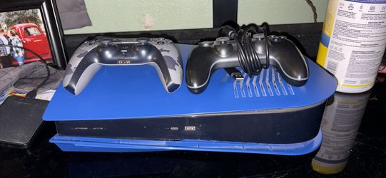 Original ps5 + 2 controllers 5 games