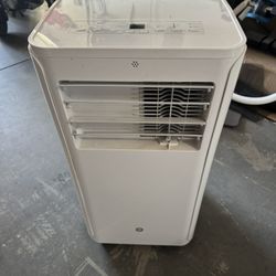 GE- 6,100 (DOE) BTU Portable Air Conditioner 3-in-1 Cools 250 Sq. Ft. with Dehumidifier and Remote in White