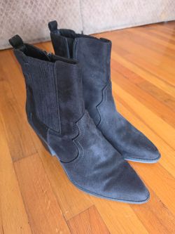 Women's boots size eight and a half