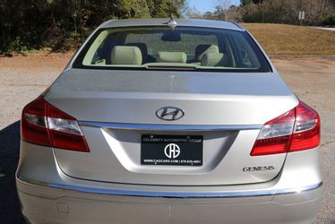 2013 Hyundai Genesis Thumbnail