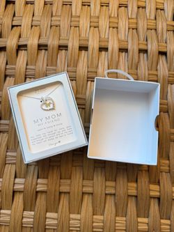 NWT My Mom My Friend Silver Plated Pendant Necklace