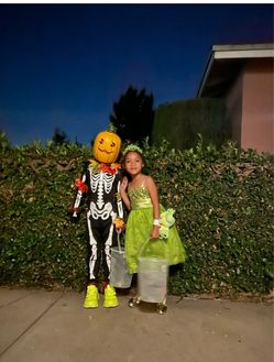 Skeleton costume fits 6-7