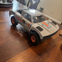 Brand new axial score trophy truck