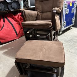 Swivel Rocker With Matching Foot Stool