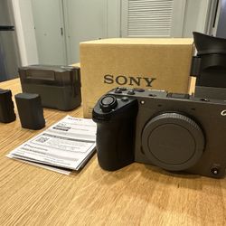 Sony FX2 Digital Cinema Camera – Lightly Used + Extra Battery + Tilta 4-Port Charger