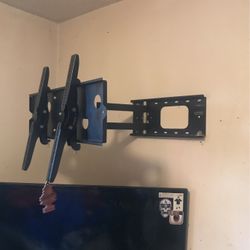 Television Mount goes 360 Flexable