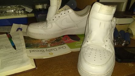 Nike Air..9.5. Excellent condition .know wear or tair