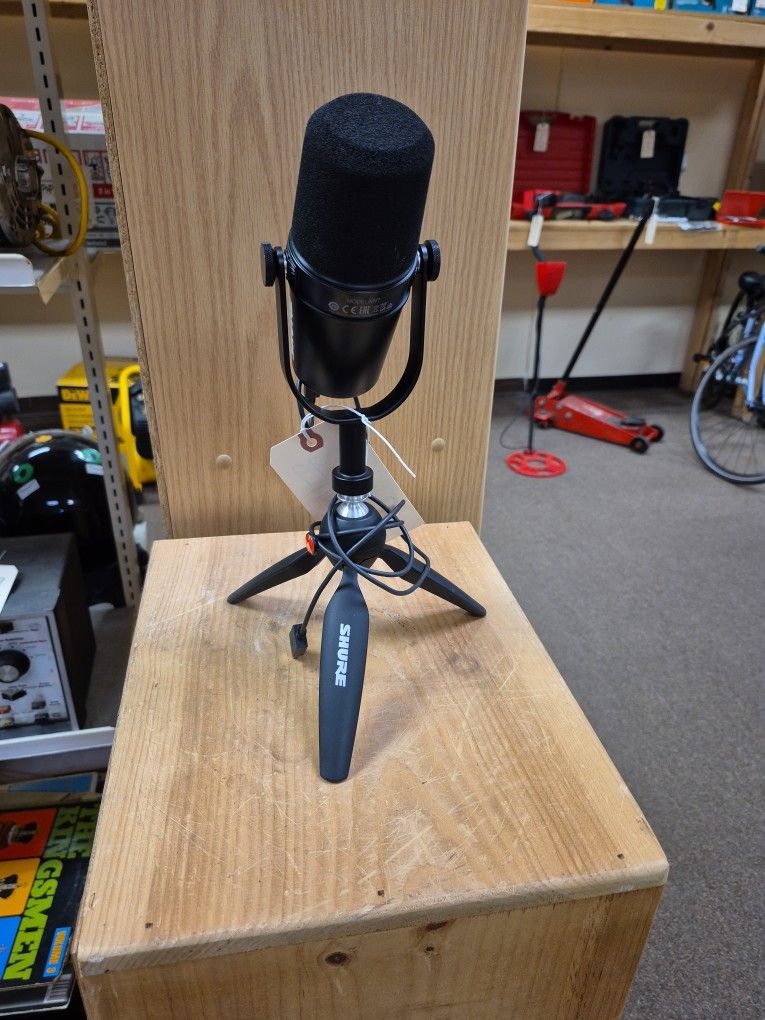 Shure MV7 USB Microphone With Tripod Stand